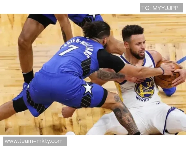 基德赞扬凯莱布马丁在防守和进攻中的出色表现与创造机会能力 基德赞扬凯莱布马丁在防守和进攻中的出色表现与创造机会能力